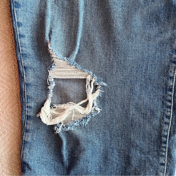 Old Navy High-Waisted OG Straight Loose Ripped Jeans Size 16 - Picture 9 of 12